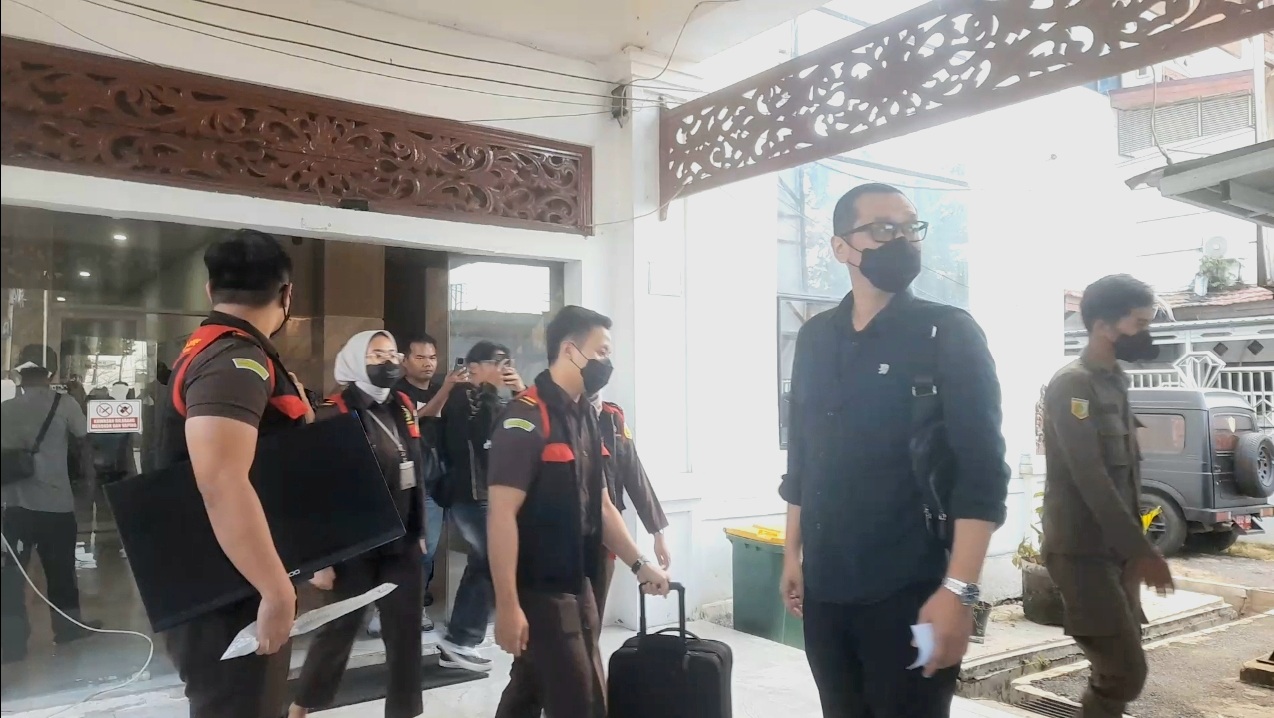 Kejari Geledah Dinkes Banjar, 48 Dokumen dan 1 PC Diamankan dalam Penyelidikan Proyek RS Tipe D Gambut