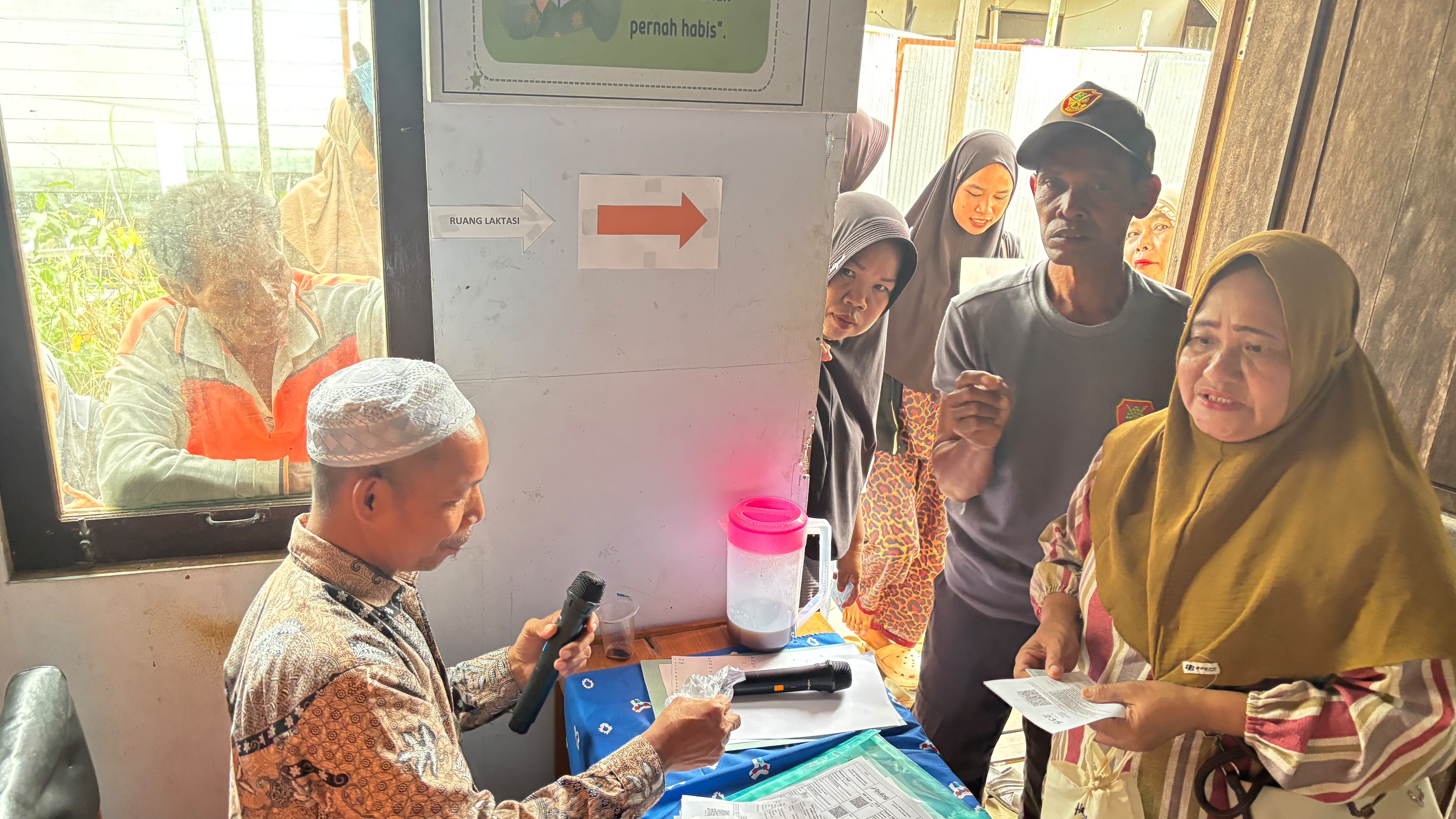 Warga Pemurus Senyum-Senyum, Bantuan Pangan 3 Bulan Sekaligus Cair!